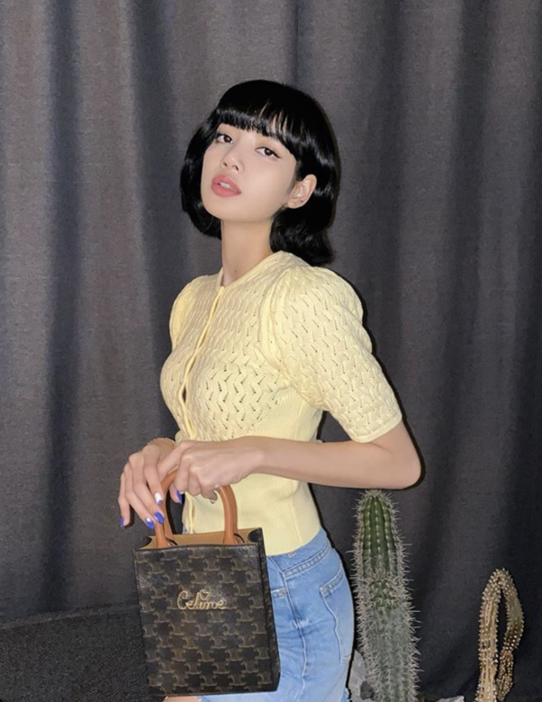 好看的发型女生中长发，好看的发型女生中长发2021（明星示范2020大热发型）