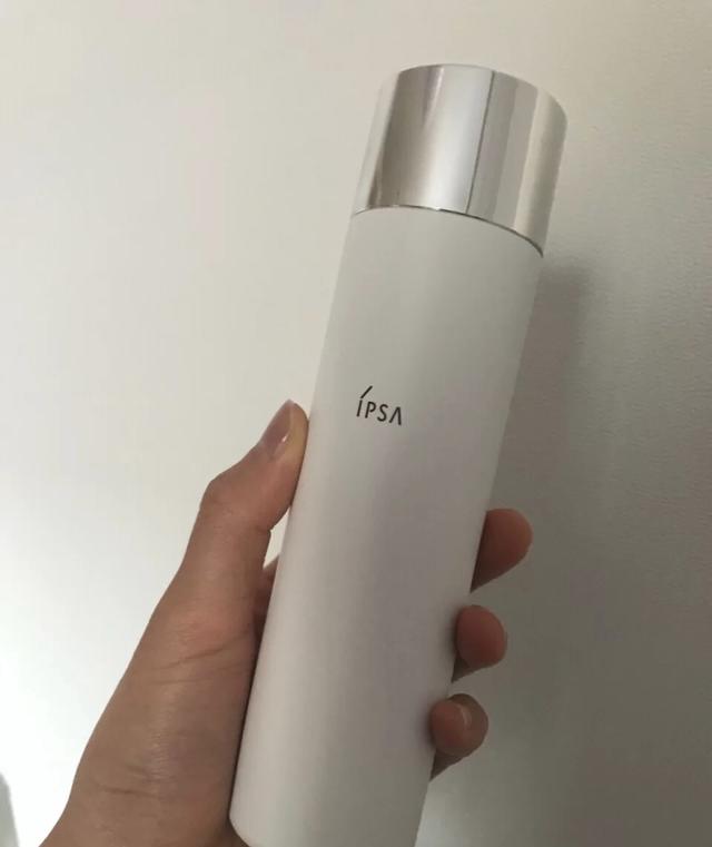 女明星护肤盘点，明星护肤造型（光是眼部护理就用4款产品）