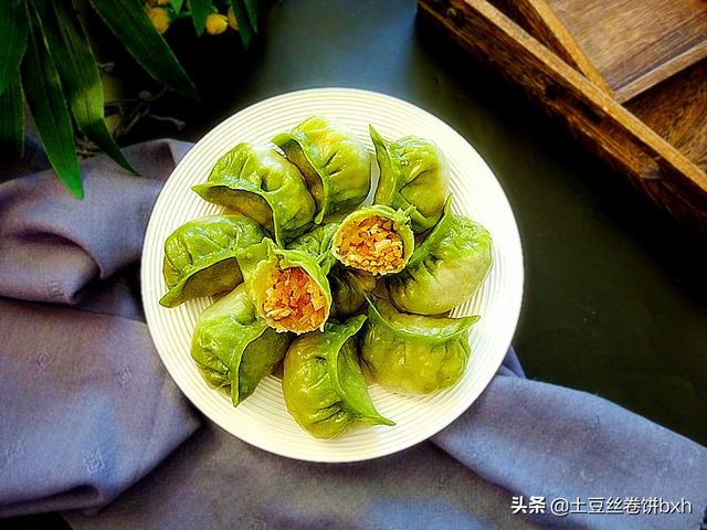 酸菜蒸饺的做法，酸菜蒸饺的做法步骤（这么做馅鲜皮筋道）