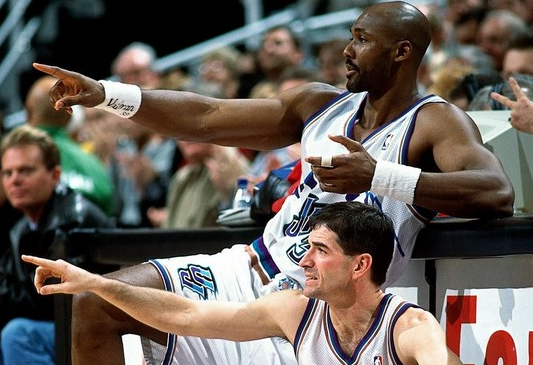 篮球战术有哪些，篮球场上常用的战术有哪些（NBA五大经典战术体系）