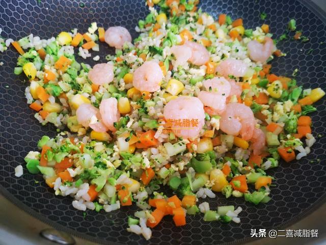 减肥午饭吃什么好，减肥午餐吃啥好（450大卡的减脂午餐）