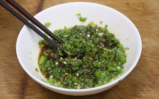 虎皮辣子烧茄子的家常做法窍门，家常虎皮辣子烧茄子怎么做好吃（教你做烧椒茄子）