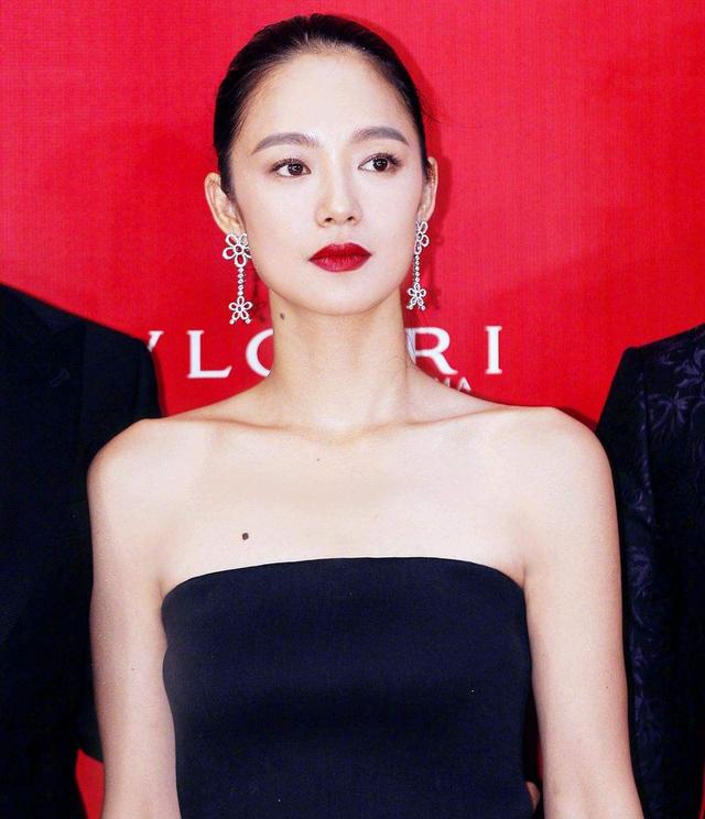 溜肩为什么叫美人肩,溜肩为什么叫美人肩圆肩(女人肩膀有这3个标志)