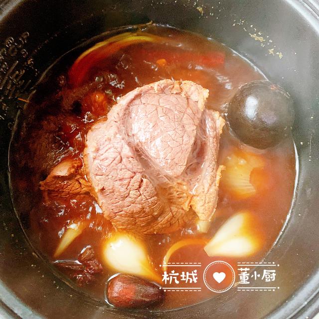 牛胸肉怎么做好吃，夏天来一份牛胸肉凉拌黑木耳