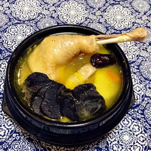 松露是什么东西，松露的功效与作用（都说松露好吃、松露贵、那么松露到底是什么）