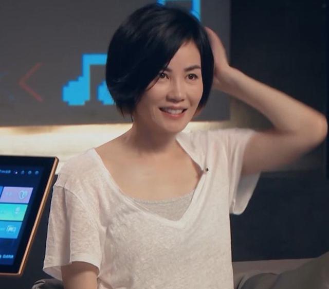 王菲年轻惊艳的照，王菲24岁青涩照曝光