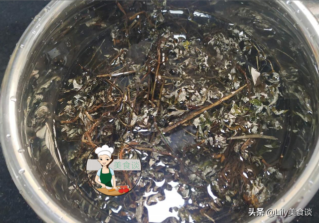 艾草根煲鸡功效和作用，这道汤女人要多喝