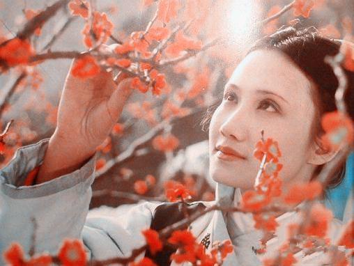 男人喜欢倔强清高的女人，优秀男人喜欢三种女人（为什么没几个人喜欢她）