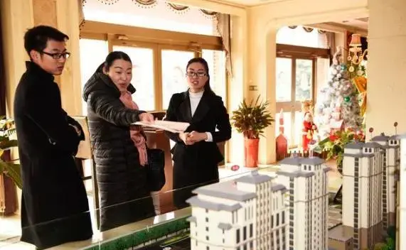 买房找中介便宜还是找售楼部便宜，找中介买房比去售楼处更便宜吗（区别很大找错吃亏）