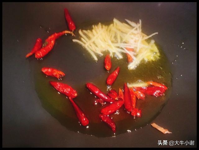 死掉的花甲焯水会开口吗，《花甲死了用开水煮会开口吗》