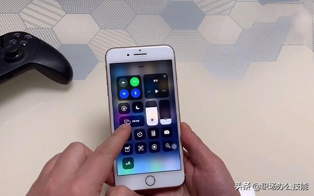 手机投屏电视怎么设置，手机投屏电视怎么弄（手机投屏到电视原来这么简单）