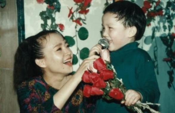 与宋丹丹离婚后，英达14年来对巴图不闻不问，是“渣”还是通透？