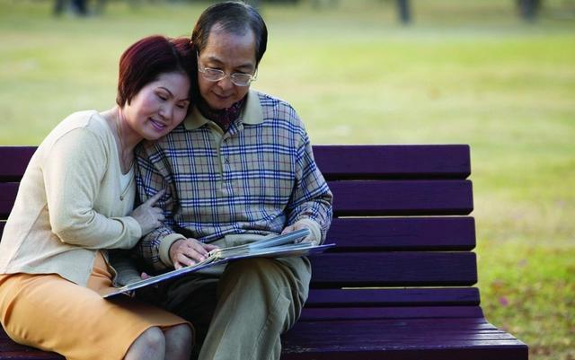 丧偶再婚算二婚吗，八字二婚命离婚再复婚算是二婚吗（据研究：刚丧偶的老年人）