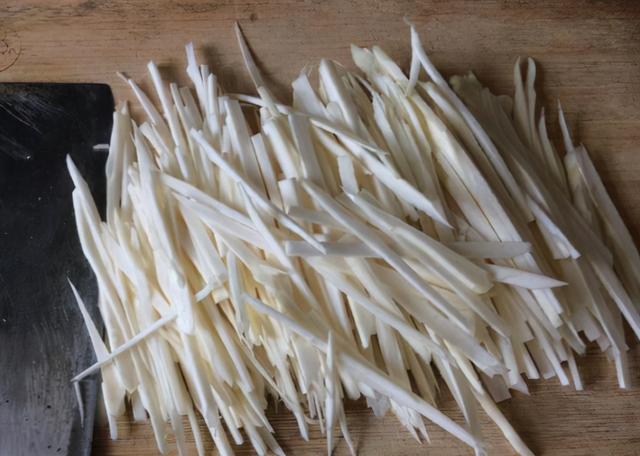 高笋和茭白有什么区别，茭白跟高笋是一种吗（湖南称它“高笋”）