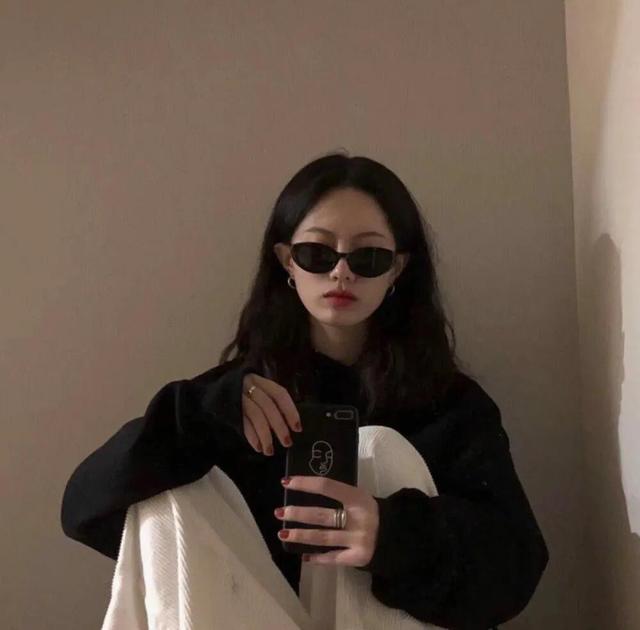 拽姐头像微信，拽姐头像（头像，一组超酷的墨镜拽姐头像）