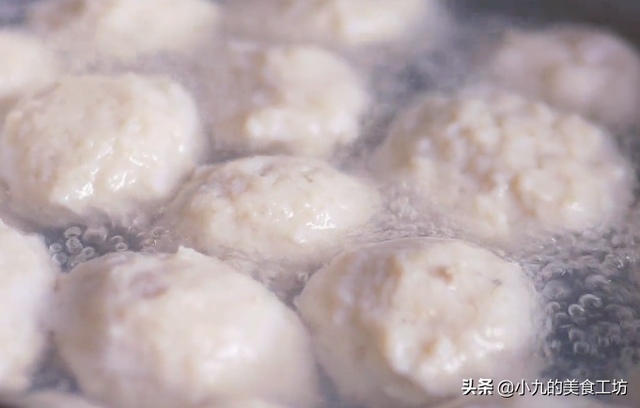 买来的鱼丸怎么做好吃，做鱼丸好吃的窍门（5块钱在家做一锅）