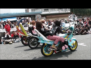 社会摇教程八步，社会摇八步教程（中国精神小伙VS日本暴走族）