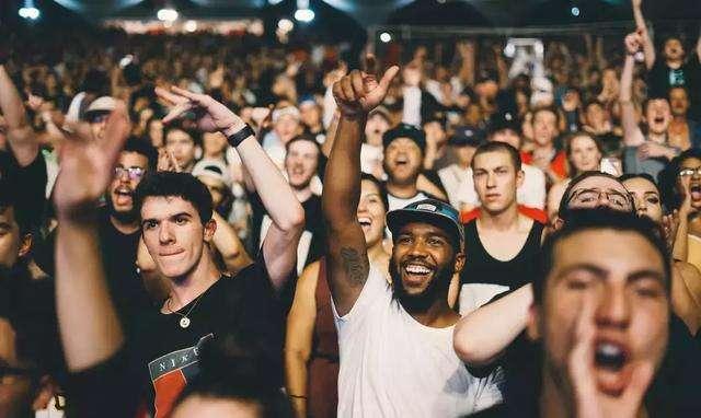 什么是一个人的性格，看他喝完酒后的样子就知道