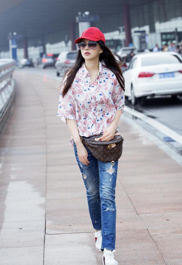 伊能静比秦昊大几岁呢，秦昊的老婆伊能静比秦昊大几岁（伊能静明明比秦昊大10岁）