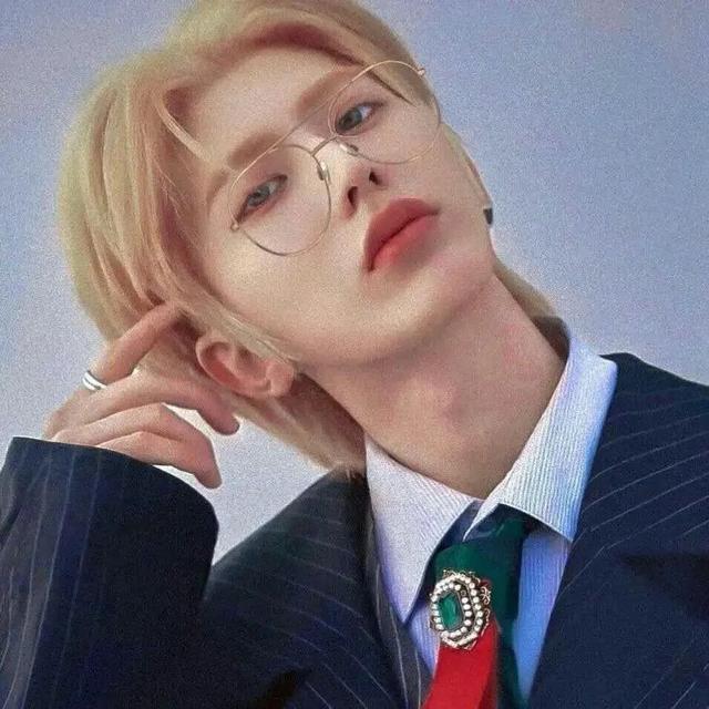 蔡徐坤微信头像，蔡徐坤（壁纸 ， 蔡徐坤壁纸，头像）