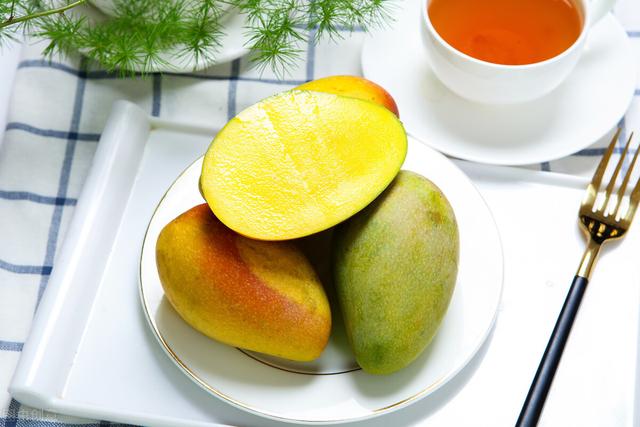 贵妃芒硬的可以吃吗，《硬的贵妃芒能吃吗》（贵妃芒果很硬）