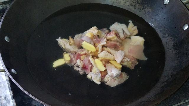 椰子煲鸡汤的做法，椰子煲鸡汤的美味做法（很多人都没喝过的一道靓汤）