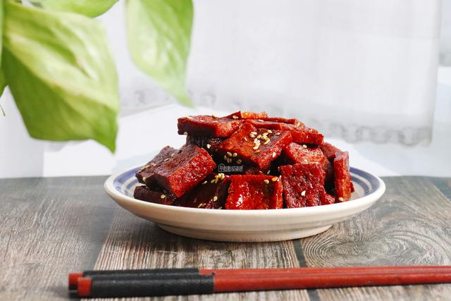 豆腐干简单的做法，豆腐干简单的做法视频（上海特色小吃蜜汁豆干）