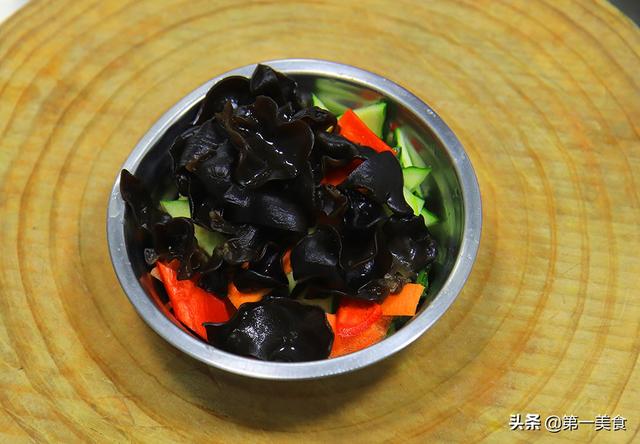 木须肉的家常做法，木须肉的家常做法图片（木须肉要不要先上浆）