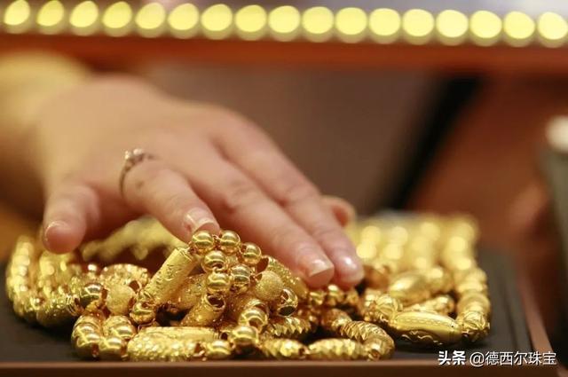 金项链怎么看真假，黄金首饰怎么样鉴别真假（教你辨别黄金真假的5个方法）