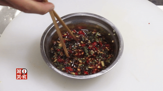 怎样做出美味嫩滑的白切鸡呢，白切鸡怎样做才嫩（麻辣爽滑口水鸡做法）