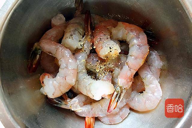 蒜蓉粉丝虾的做法，蒜蓉粉丝虾仁的做法步骤（蒜蓉粉丝虾原来这么简单）