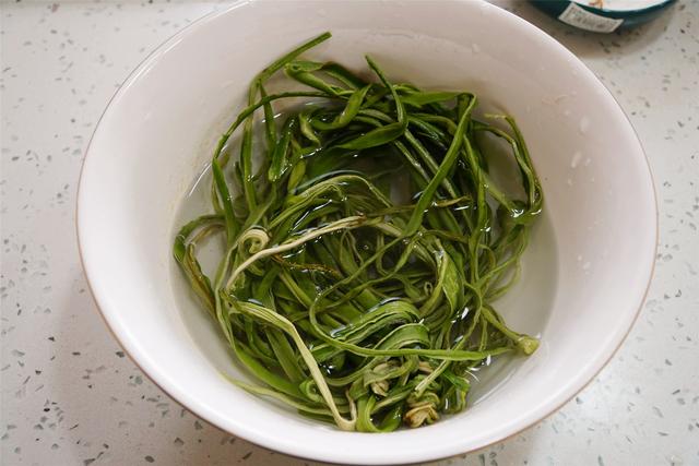 贡菜是什么菜做的，贡菜到底是什么菜（碰上这菜我从不放过）