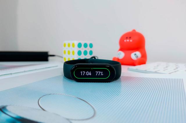 小米手环充电需要大力扣吗，小米手环使用前要不要充满电（干掉按键+血氧检测+心率监测）