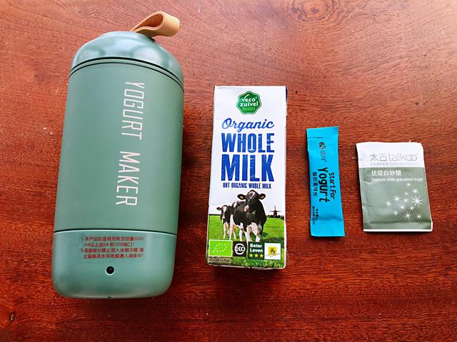 怎么自制老酸奶，自制老酸奶简单步骤（在家也能做出浓稠拉丝的老酸奶）