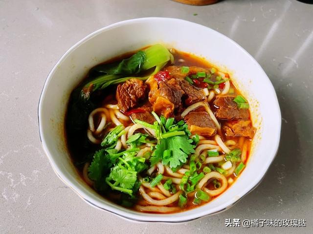 秘制乌冬面的做法，秘制乌冬面的做法和配料（吃完满满的幸福感）