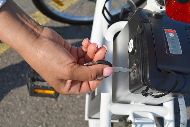 电瓶车锂电池好还是铅酸电池好，电瓶车电池是锂电池好还是铅酸电池好（电动车选择锂电池好）