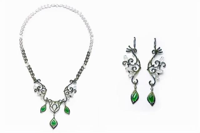 七彩云南翡翠价格，七彩云南翡翠手镯价格知多少（七彩云南孔雀系列翡翠珠宝首饰图片赏鉴-众享珠宝）