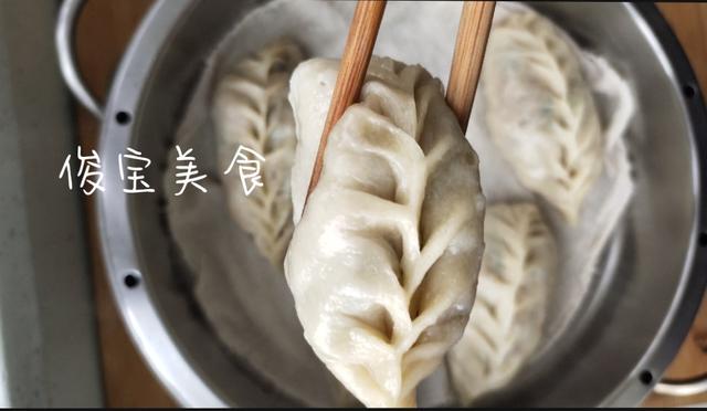 柳叶饺子的包法技巧，柳叶饺的包法图解步骤（比饺子省事。半烫面柔软又筋道。）