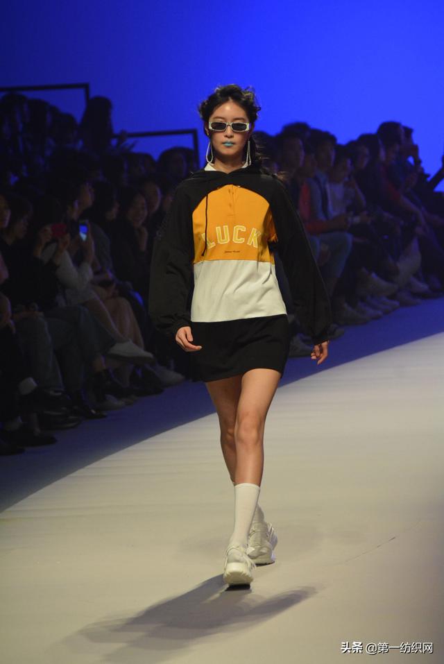 a21是以纯吗，a21 以纯（以纯线上品牌A21登陆春季广东时装周）