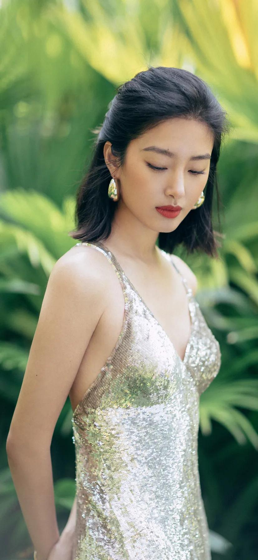 "心机叵测"杨采钰:恋60岁陈金飞成冯女郎,抢角金晨当刘亦菲干妈