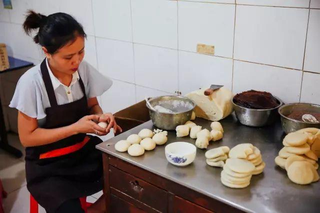 酸奶麻花能放多久 武汉粮道街酸奶大麻花哪个味道最好吃，酸奶麻花能放多久（我们翻遍了武汉的12条街）