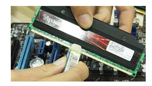 电脑显示器不显示，台式电脑显示器不亮主机正常（电脑开机屏幕不亮）