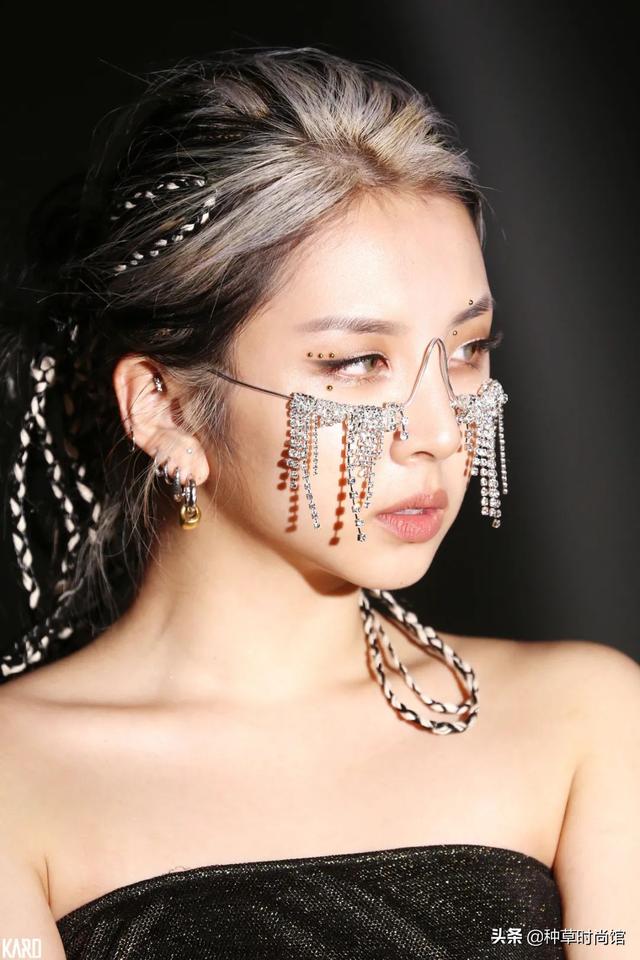 好看的头发颜色，染什么颜色头发好看（这5款又撩又显白）