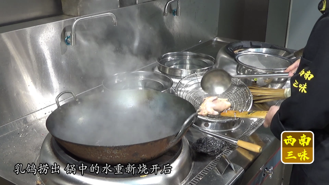 红烧乳鸽的做法，最好吃的红烧乳鸽的做法（脆皮红烧香汁鸽做法）
