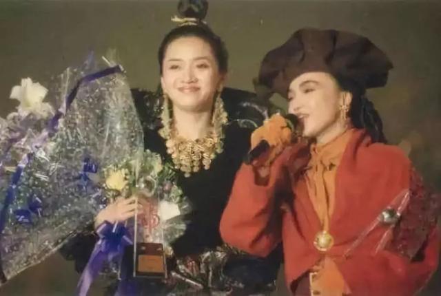 给你们歌词，给你们歌词背后的故事（1990—1999十年风雨十年歌）