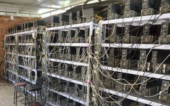 一个比特币要挖多久，一个比特币值多少人民币（比特币用普通电脑多久才能挖到一个）