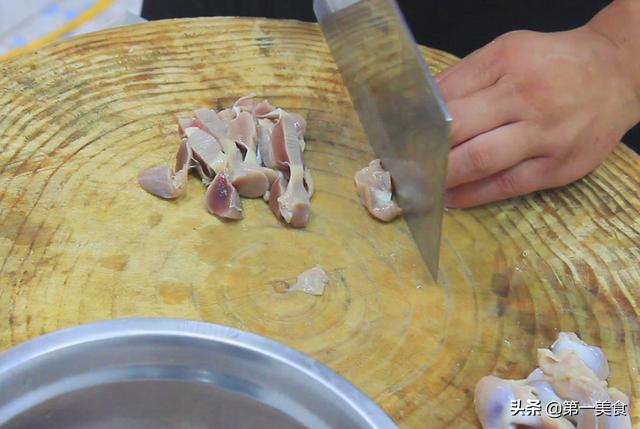 如何炒鸡胗好吃，怎样炒鸡胗好吃（在家能做出饭店味道）