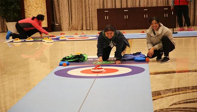 公司团建活动游戏，公司团建常做的小游戏（20个趣味团建活动游戏）