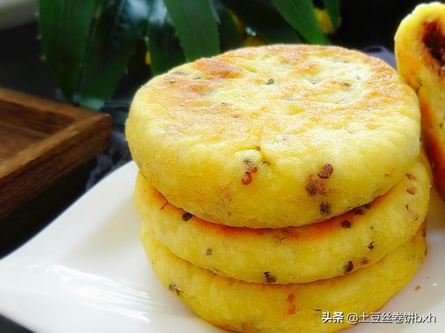 豆饼怎么做好吃，红豆饼的简单好吃做法（这个豆饼料太足）