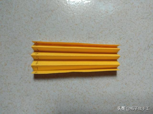 纸扇的折法，纸扇的折法(简单实用)（童年玩具纸扇子怎么折）